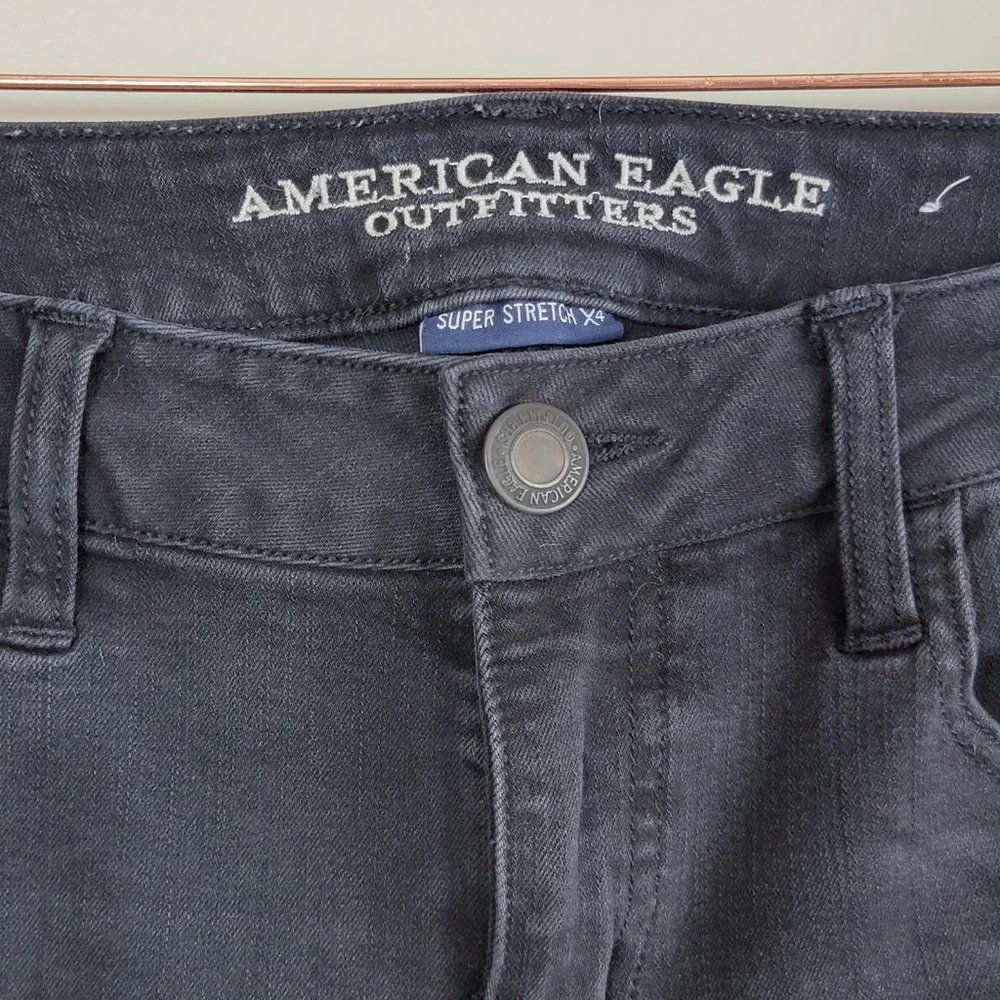 American Eagle Skinny Jeans Jegging Super Low Black Distressed Frayed Crop AE 10